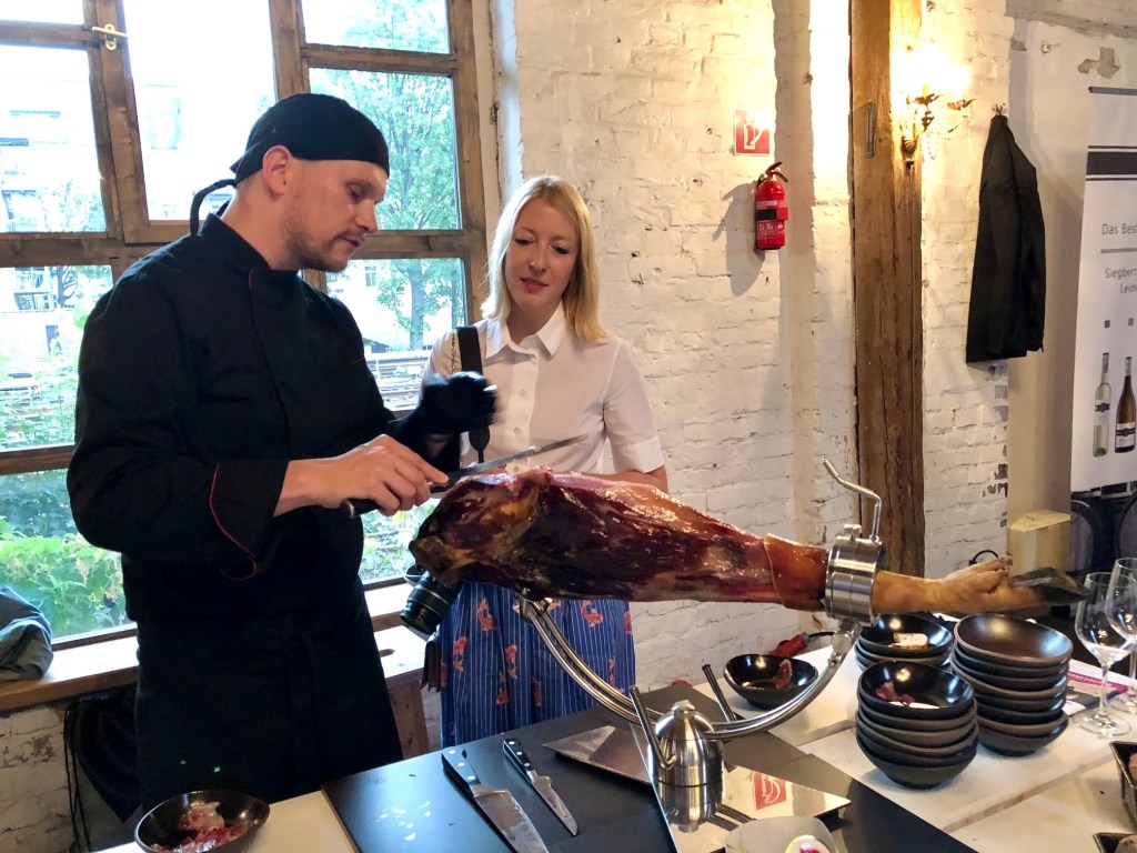 Cortador de Jamon Torsten Habermann erklärt das Schinkenschneiden.