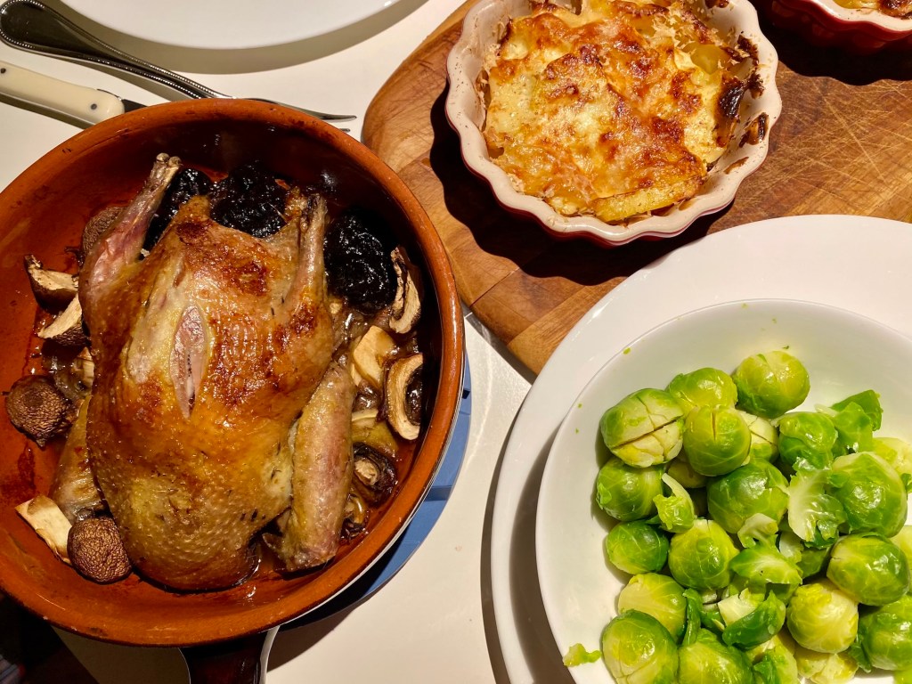 Taube, Rosenkohl, Kartoffelgratin: Ein Buffet hat auch etwas Pompöses an sich.